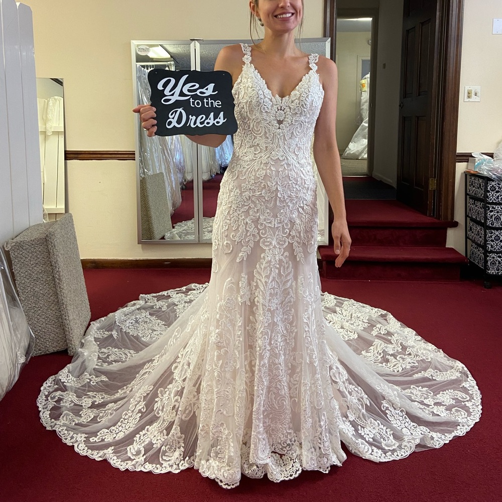 Wedding dress - Picture 4 of 4